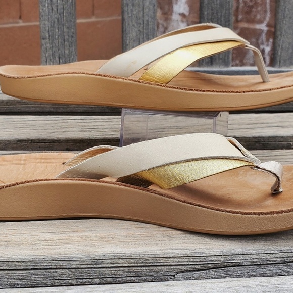 Olukai KAEKAE Slip On Leather Sandals Womens Size 11 Thong Flip Flops Tapa Gold - Picture 7 of 11